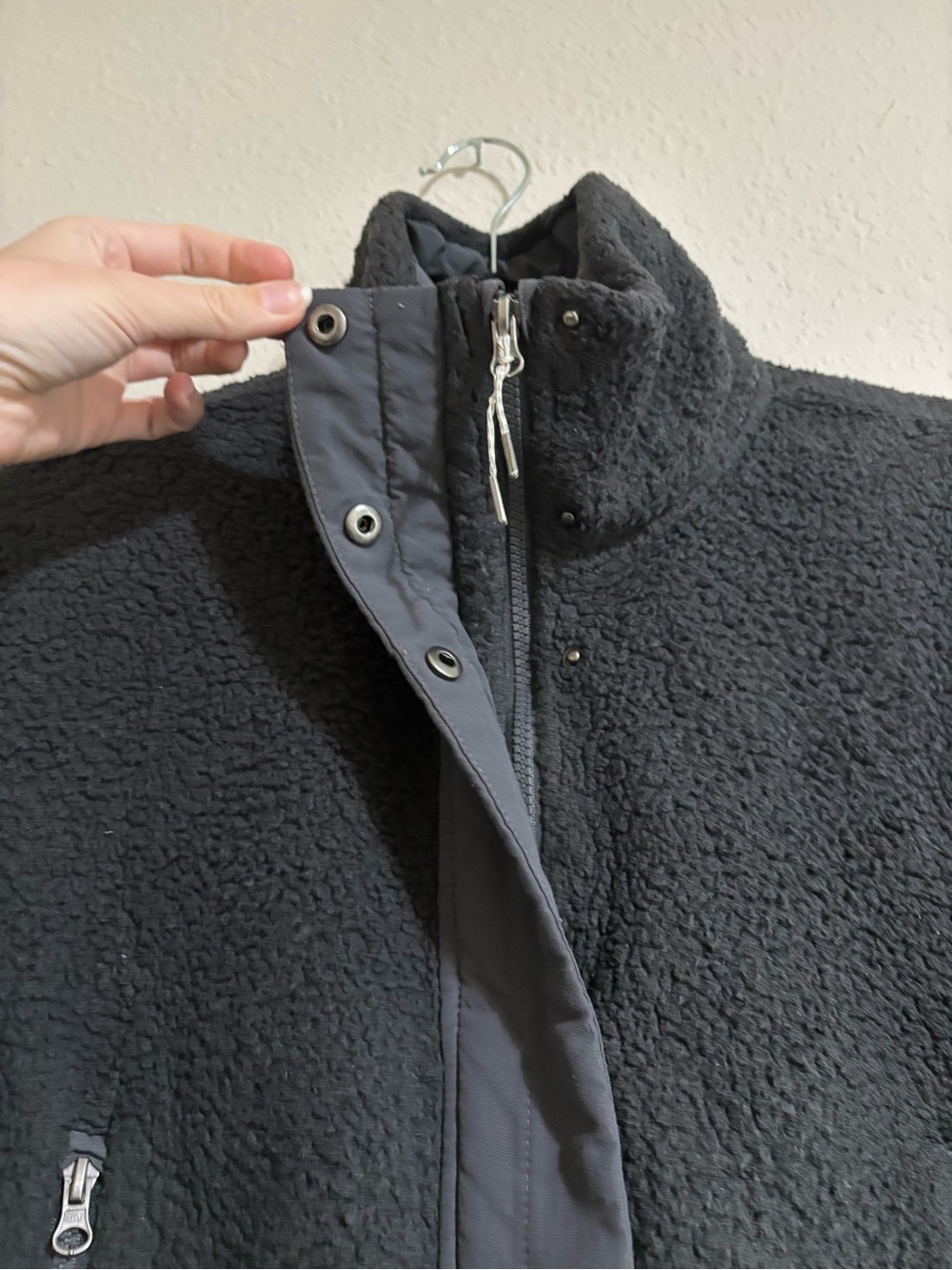 Vuori Women’s Cozy Sherpa Jacket in Graphite - Picture 5 of 9